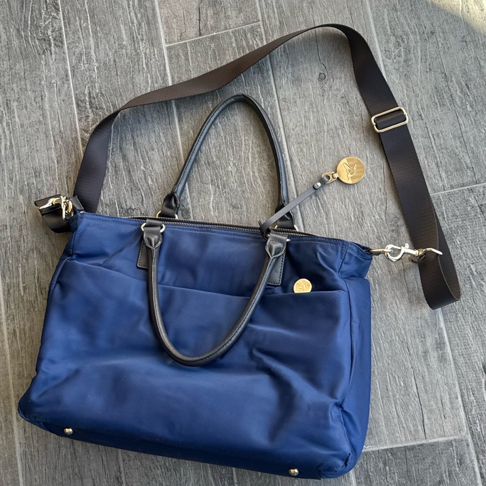 Lo & Sons Brookline women’s tote bag navy with gold hardware EUC